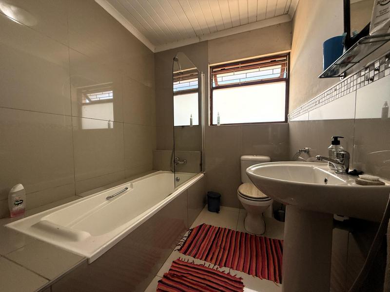 4 Bedroom Property for Sale in Bergzicht Western Cape